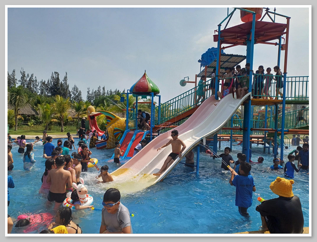 Bể bơi Happyland Pool hiện đại và có nhiều trò chơi thú vị hấp dẫn